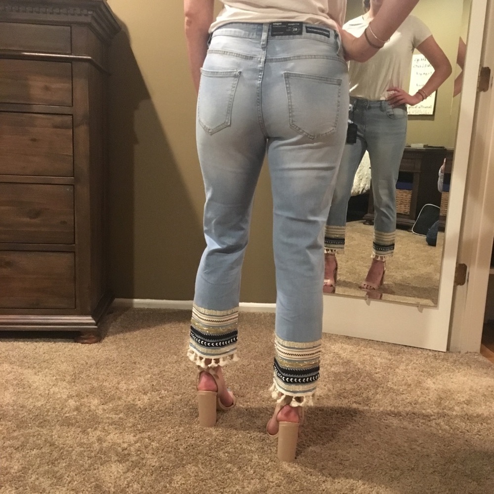 Last 1 ⬇️ Embellished & Tassel Hem Cropped Jeans - Picture 4 of 5